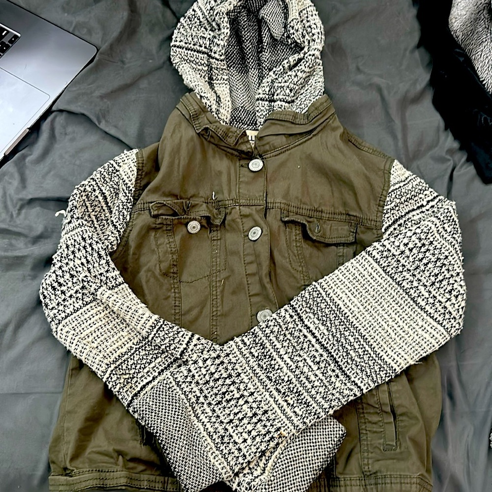 Dark green Bomber Jacket with threaded sleeves